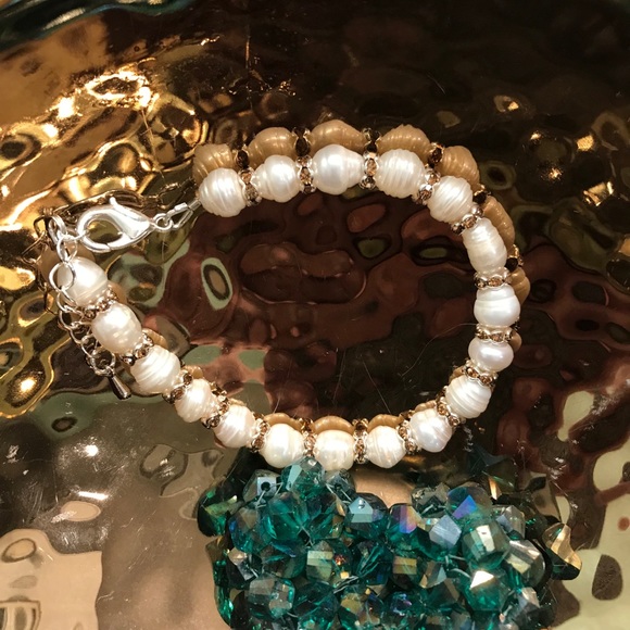 Cultured freshwater pearl bracelet gold roundells - Picture 2 of 5